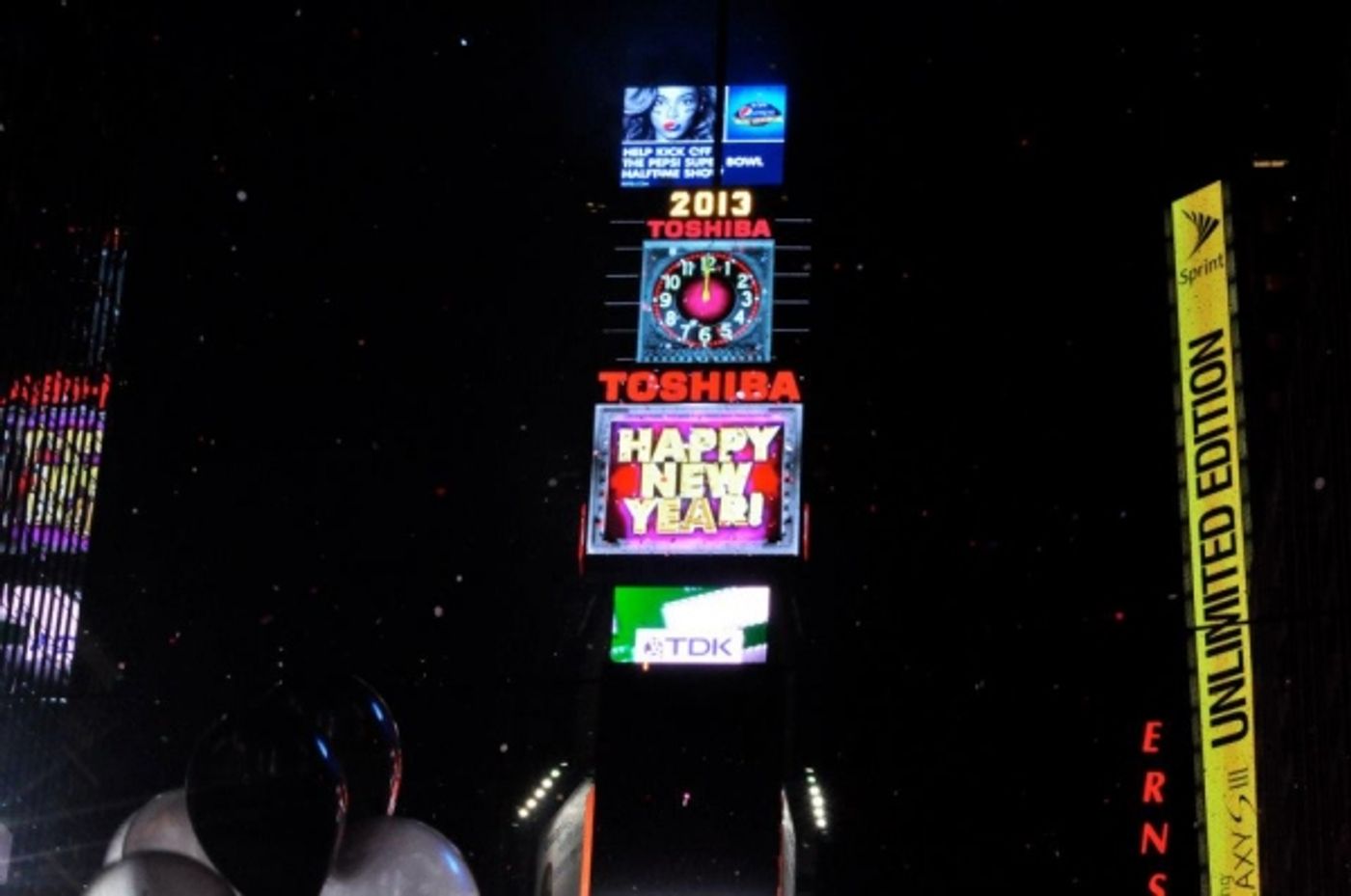 Photo Coverage: MDQ, Psy, Jepsen at 2013 New Year's Eve in Times Square Image