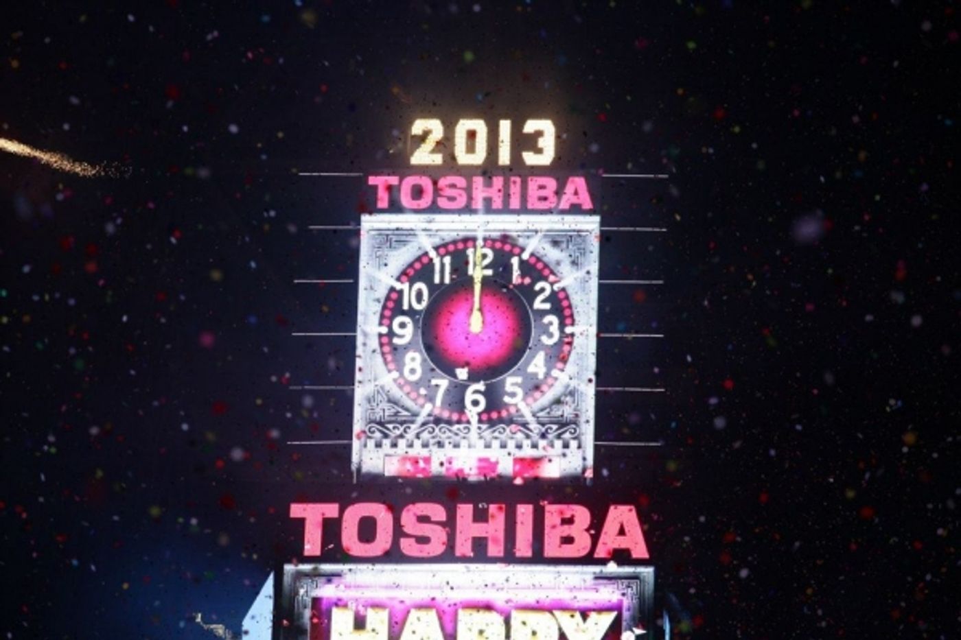 Photo Coverage: MDQ, Psy, Jepsen at 2013 New Year's Eve in Times Square Image