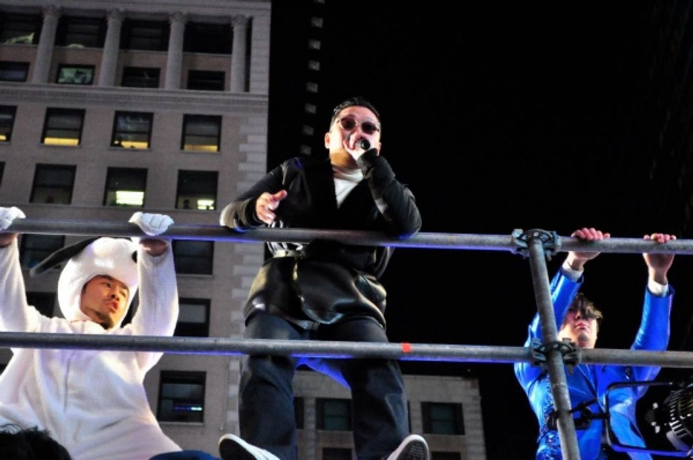 Photo Coverage: MDQ, Psy, Jepsen at 2013 New Year's Eve in Times Square Image