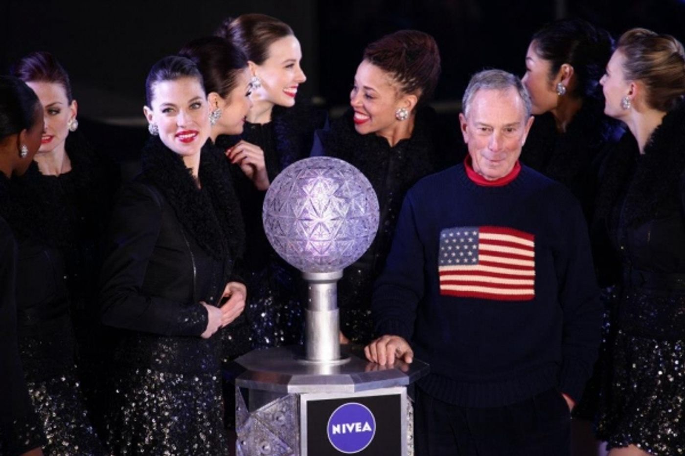 Photo Coverage: MDQ, Psy, Jepsen at 2013 New Year's Eve in Times Square Image