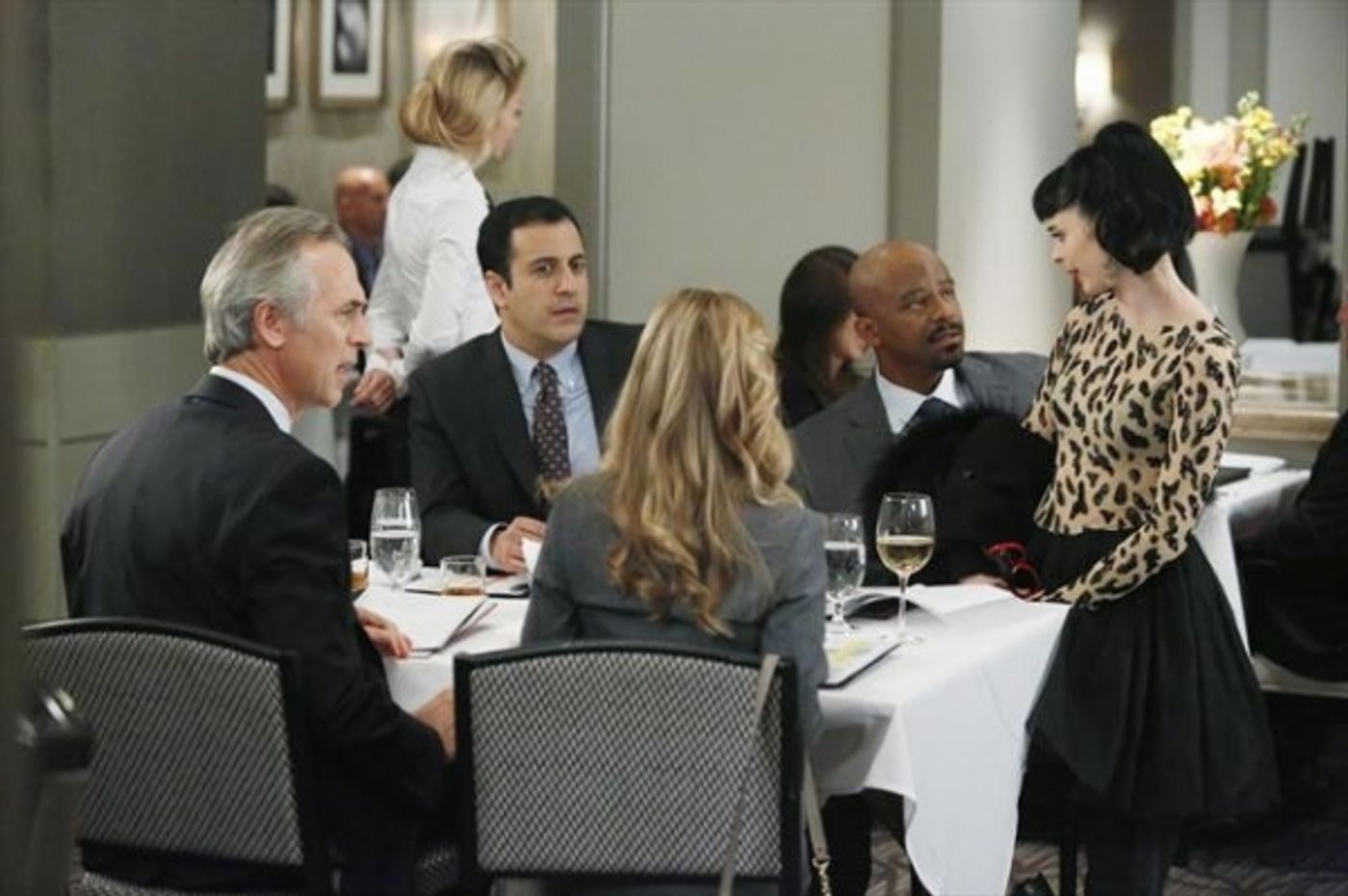 Photo Flash: DON'T TRUST THE B---- IN APARTMENT 23's 'Monday June...' Episode, Airs 1/13  Image