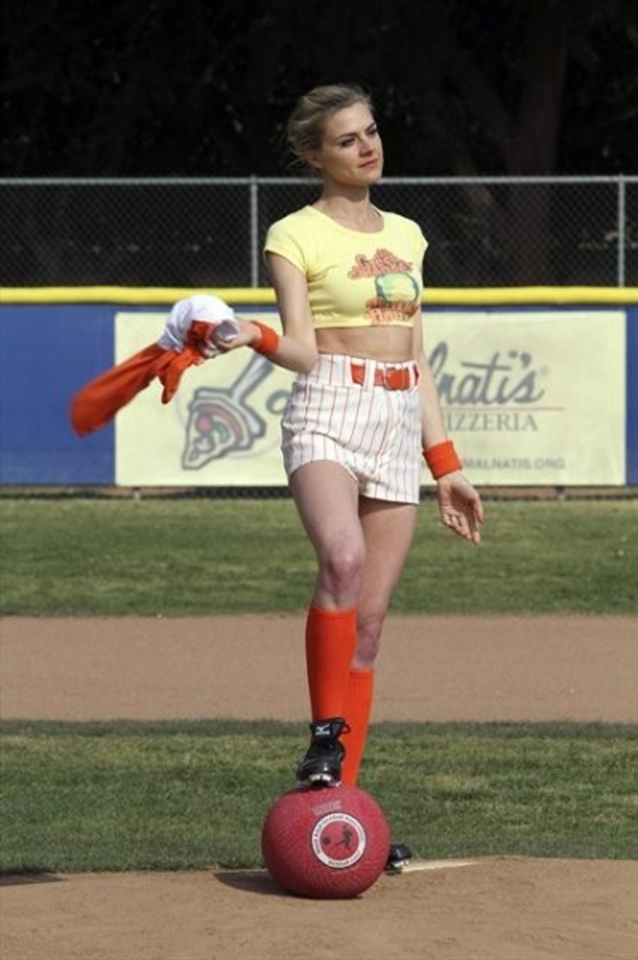Photo Flash: First Look - HAPPY ENDINGS' 'Kickball 2: The Kickening,' Airing 1/13 Image