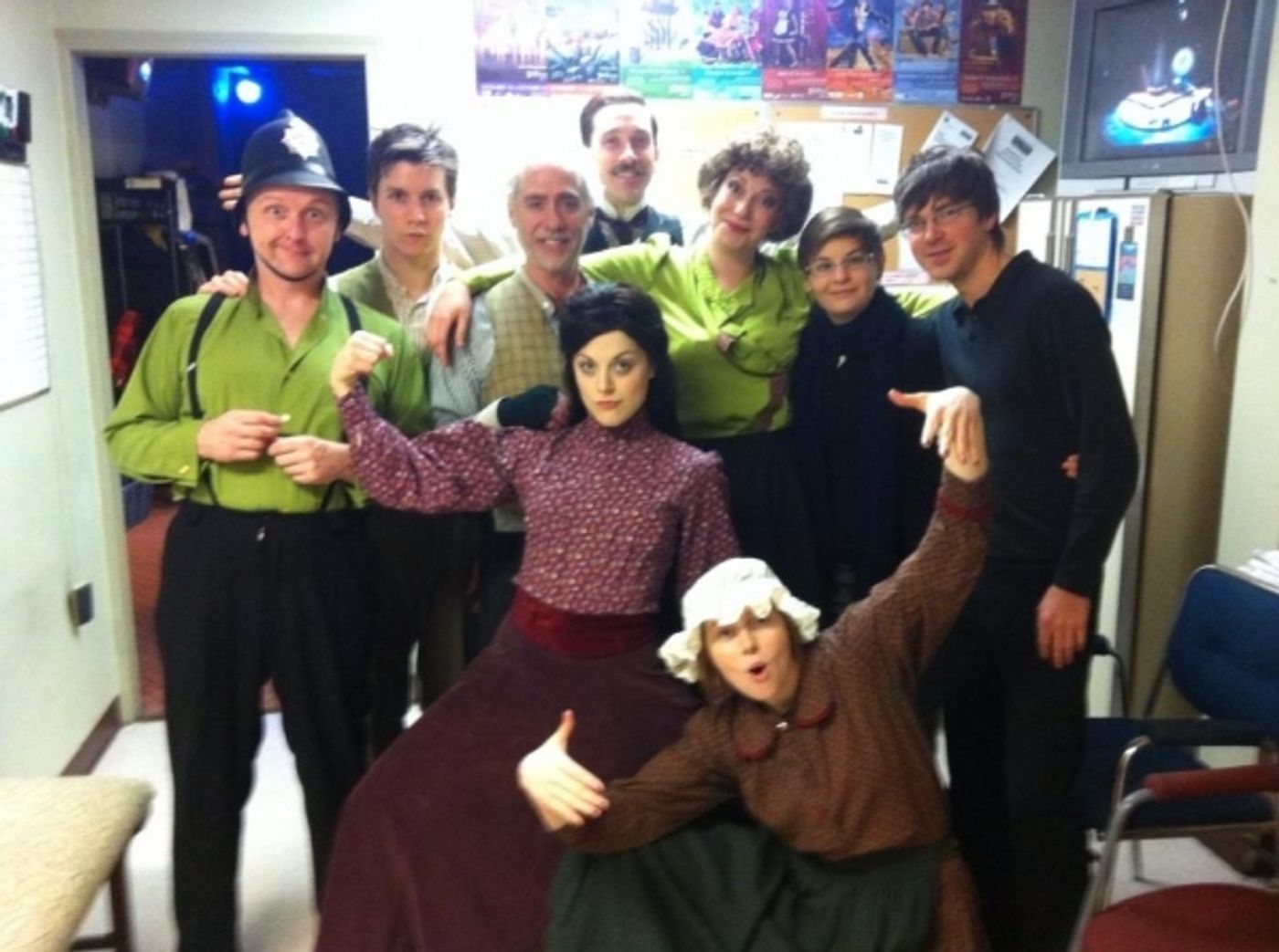 Photo Flash: Saturday Intermission Pics, Jan 5 - Toronto's THE WIZARD OF OZ, Max von Essen's Favorite 2012 #SIPS and More!  Image