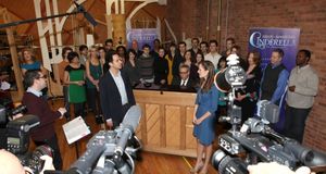 Laura Osnes & Santino Fontana with ensemble Photo