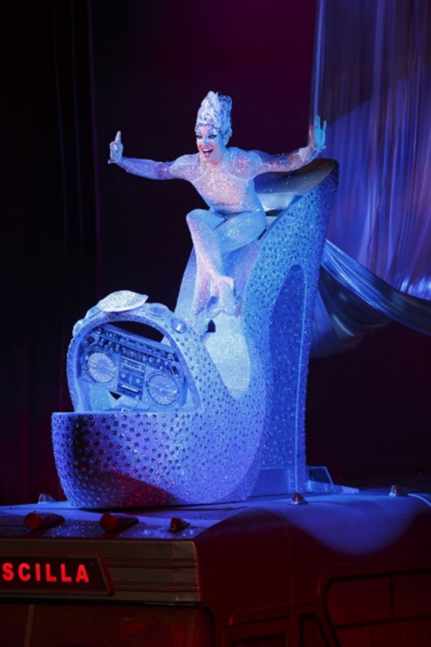 Photo Flash: First Look at Wade McCollum, Scott Willis and More in PRISCILLA QUEEN OF THE DESERT National Tour! Photo Flash: First Look at Wade McCollum, Scott Willis and More in PRISCILLA QUEEN OF THE DESERT National Tour! Image