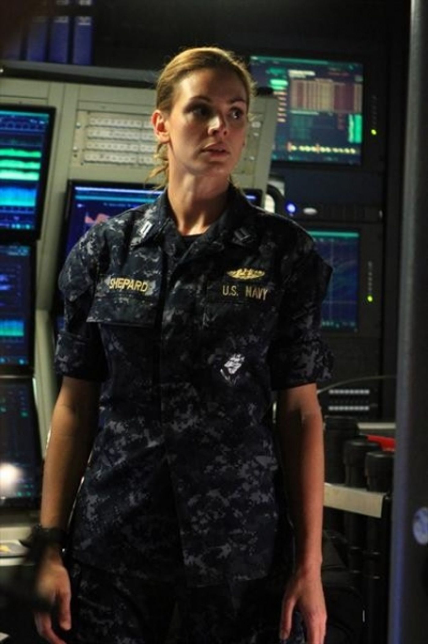 Photo Flash: First Look at LAST RESORT Series Finale; Airs 1/17  Image