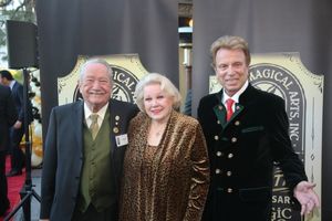 Milt Larsen, Irene Larsen and Siegfried Fischbacher Photo