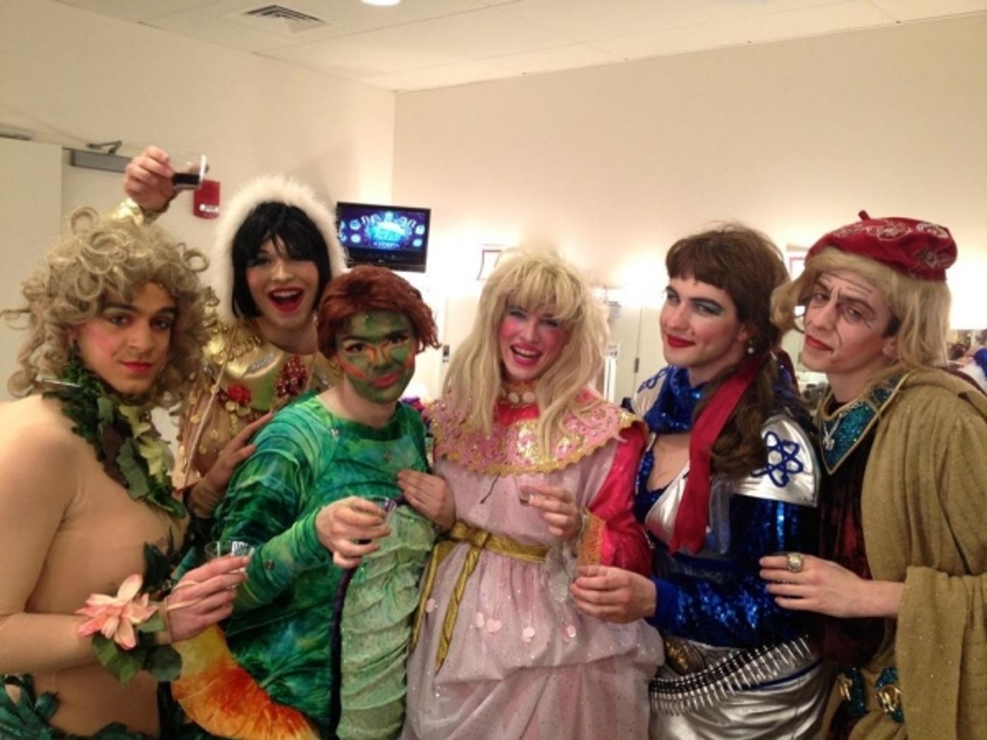 Photo Flash: Saturday Intermission Pics, Jan 12, Part 2 - Triumphant Cast of GOLDEN BOY, WICKED in Hawaii and More! Image