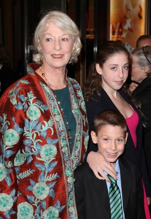 Jane Alexander with her Grandchildren
@ BroadwayWorld Jane Alexander with her Grandchildren
Photo