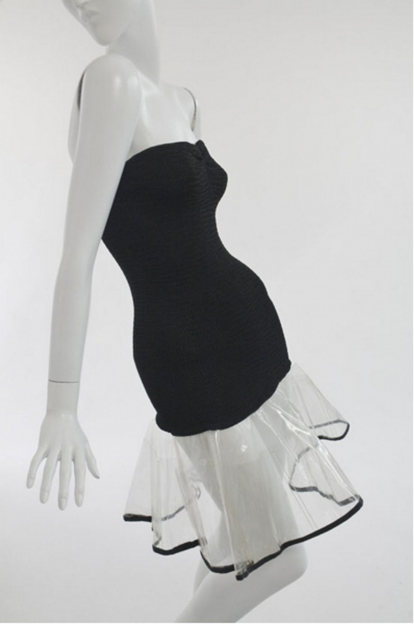 Photo Coverage: Betsey Johnson at the Manhattan Vintage Clothing Show Photo Coverage: Betsey Johnson at the Manhattan Vintage Clothing Show Image