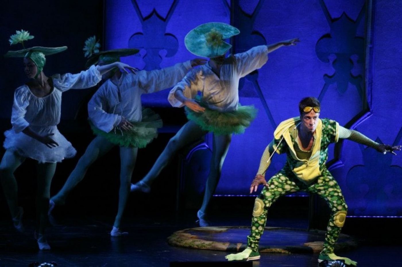 Photo Flash: First Look at Virginia Stage Company's FROG KISS  Image