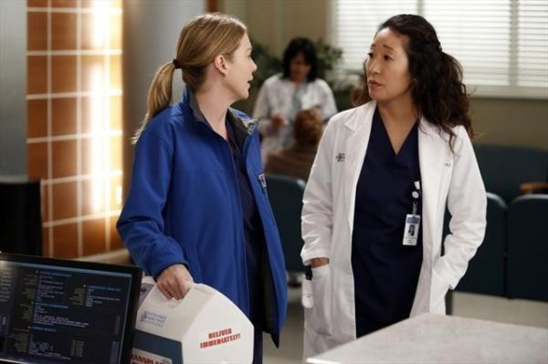 ELLEN POMPEO, SANDRA OH Photo