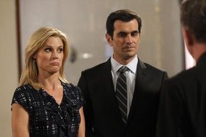 JULIE BOWEN, TY BURRELL Photo