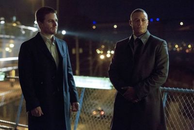 Stephen Amell, David Ramsey  Photo