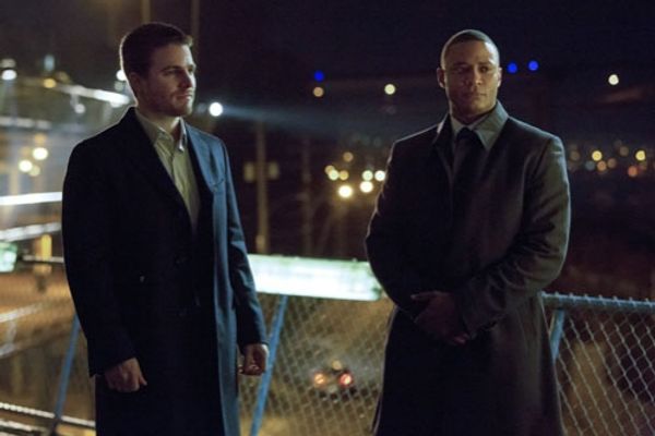 Stephen Amell, David Ramsey  Photo