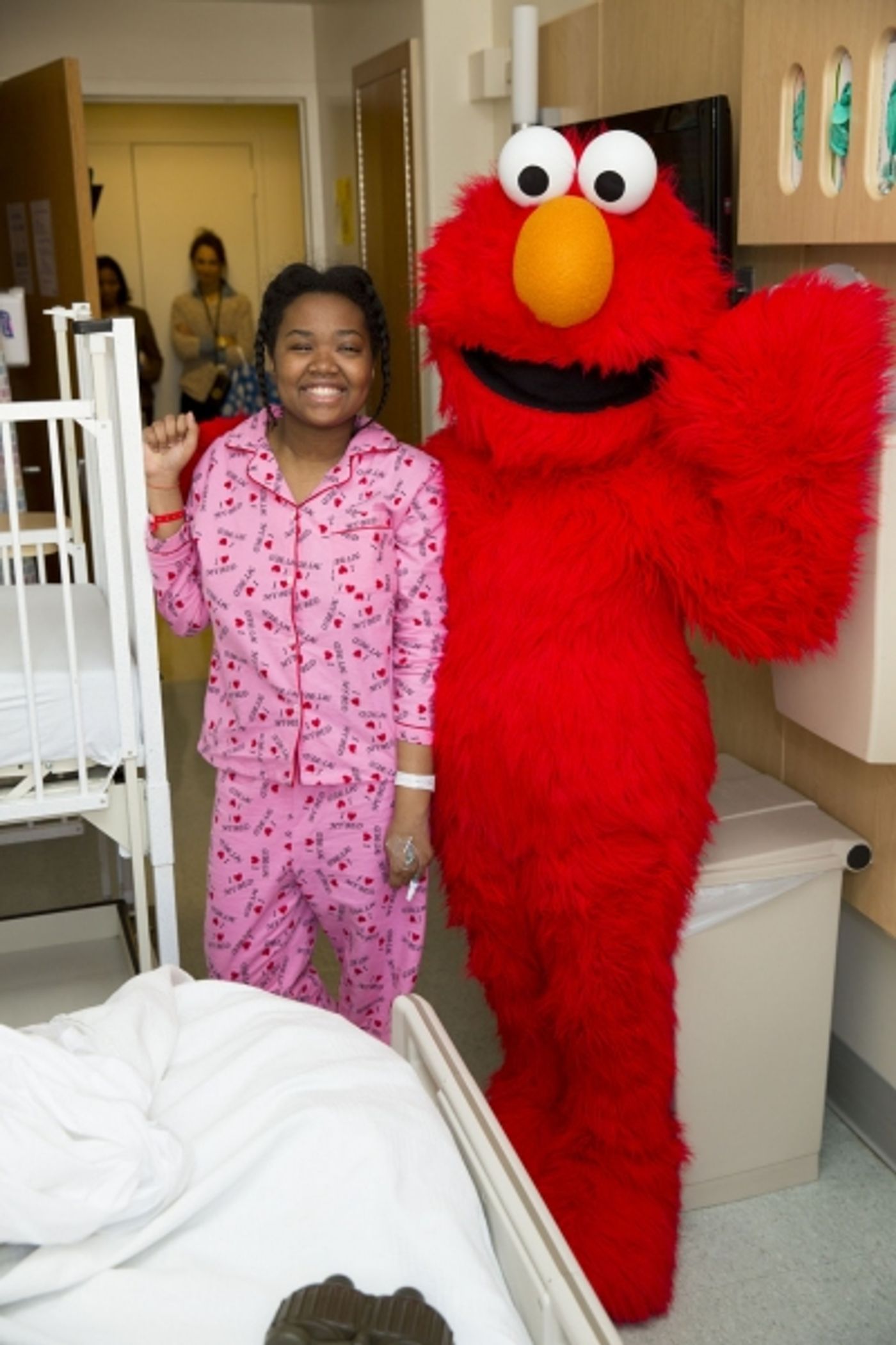 Photo Flash: Elmo and Garden of Dreams Foundation Celebrate NYU Tisch Pediatric Ward Reopening Photo Flash: Elmo and Garden of Dreams Foundation Celebrate NYU Tisch Pediatric Ward Reopening Image