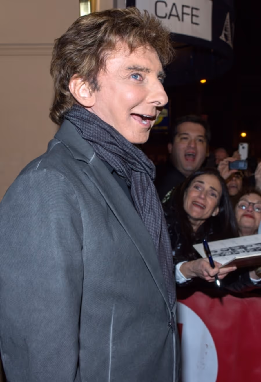 Photo Coverage: Barry Manilow Greets Fans at MANILOW ON BROADWAY Opening Night Image