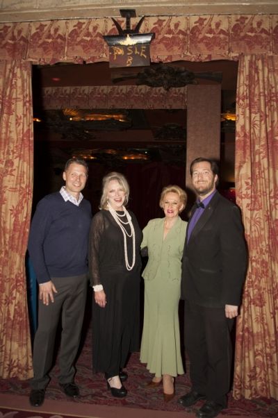 Host/Red Line Tours owner Tony Hoover, cast members Veronica Cartwright and Tippi Hed Photo
