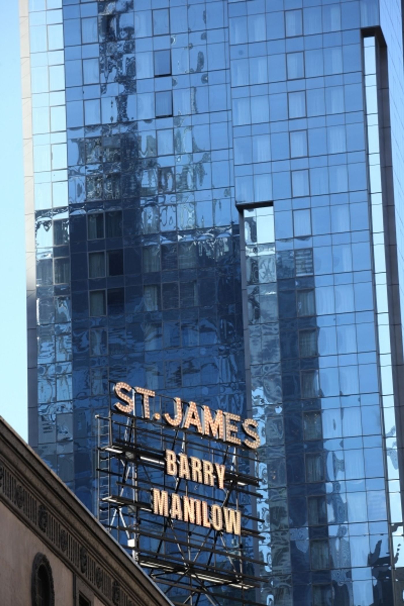 Photo Coverage: Barry Manilow Meets the Press! Photo Coverage: Barry Manilow Meets the Press! Image