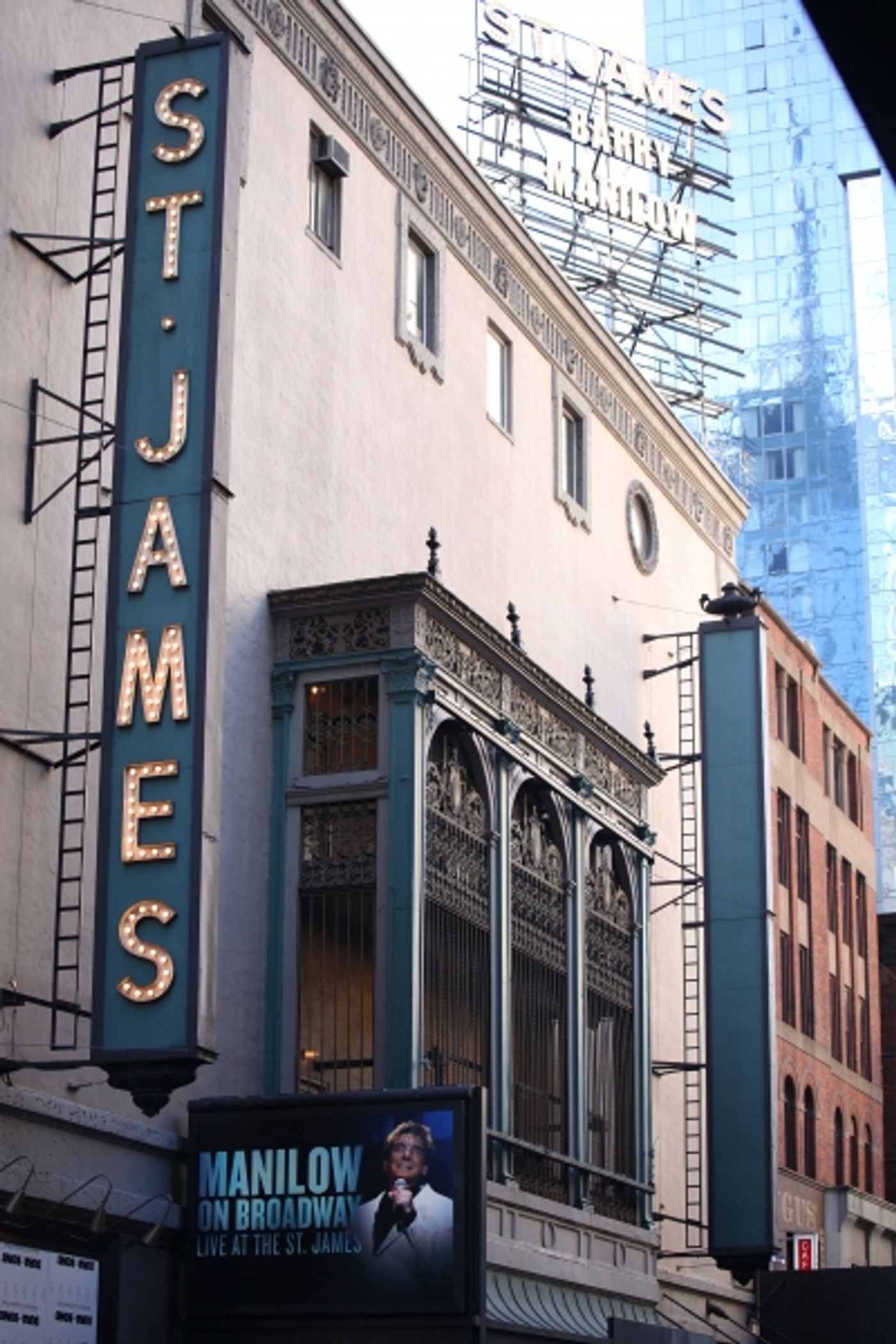 Photo Coverage: Barry Manilow Meets the Press! Photo Coverage: Barry Manilow Meets the Press! Image