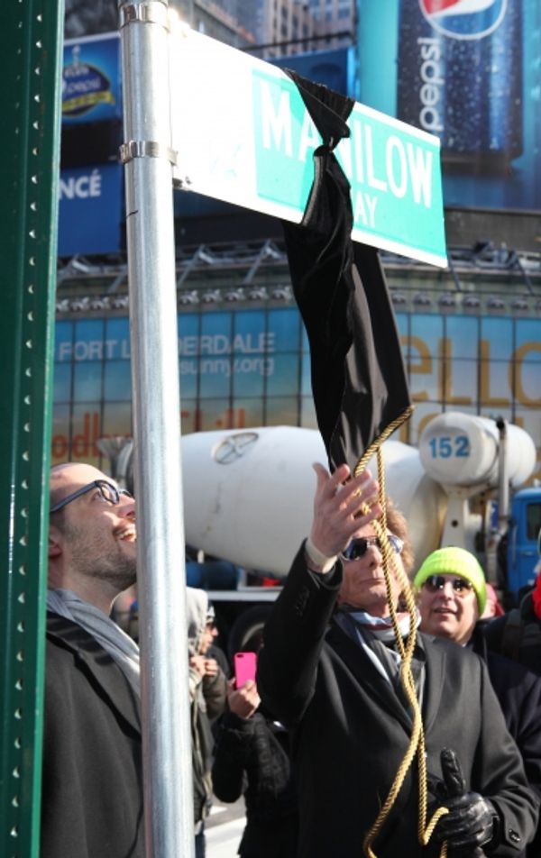Barry Manilow & Todd Asher (NY Mayor's Office)  Photo
