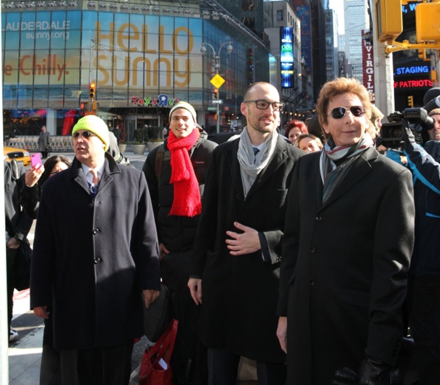 Photo Coverage: Barry Manilow Unveils 'Manilow Way' on 44th Street!  Image