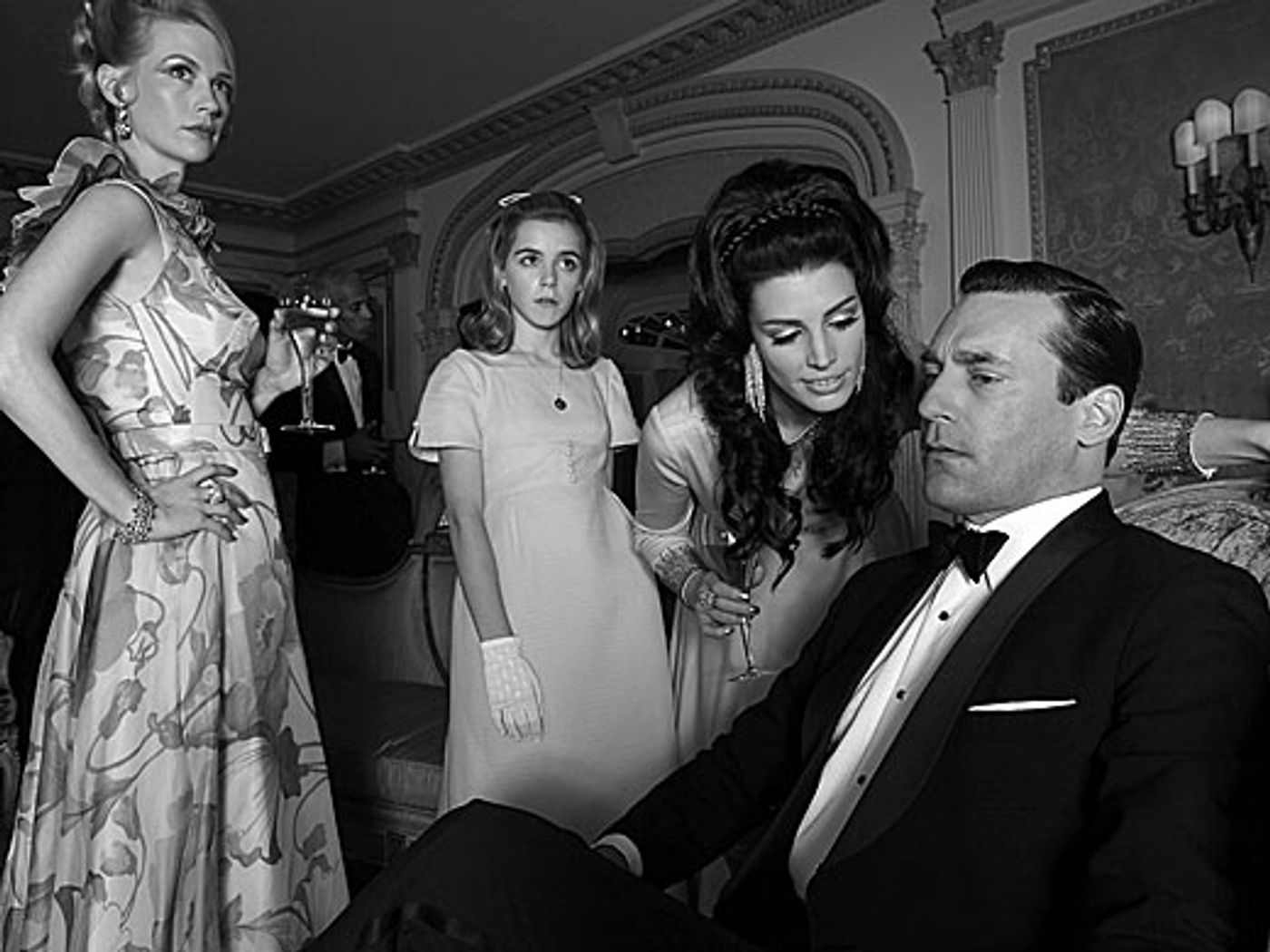Photo Flash: First Look at MAD MEN Season 6!  Image