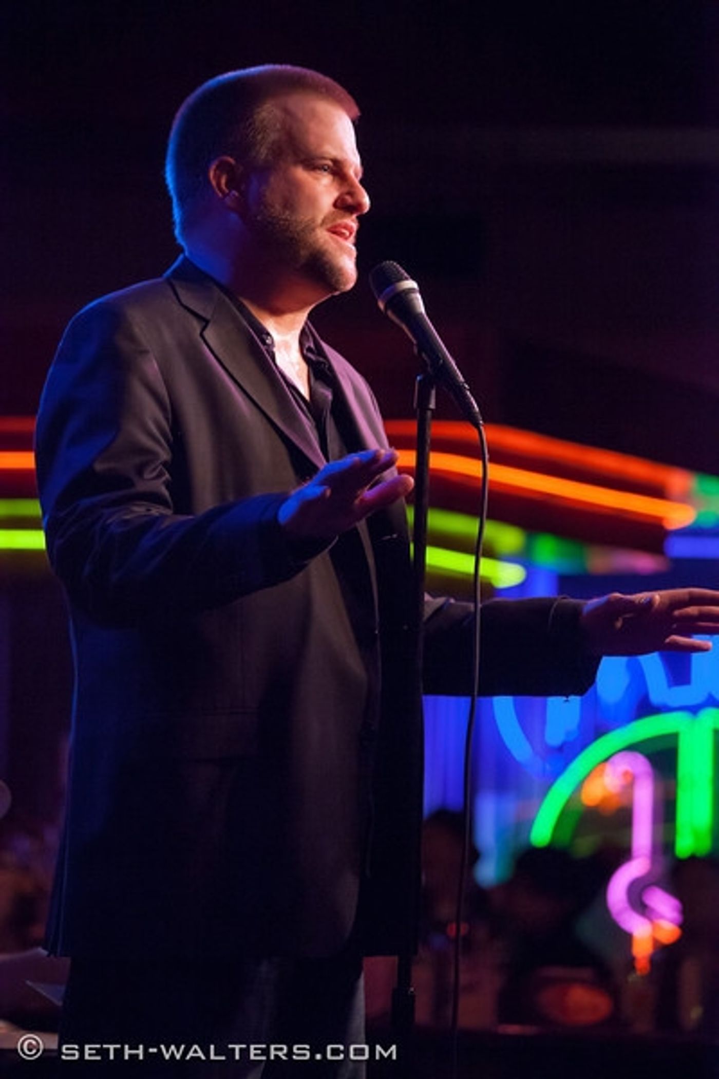 Photo Flash: Stephen Wallem Plays Broadway at Birdland!  Image