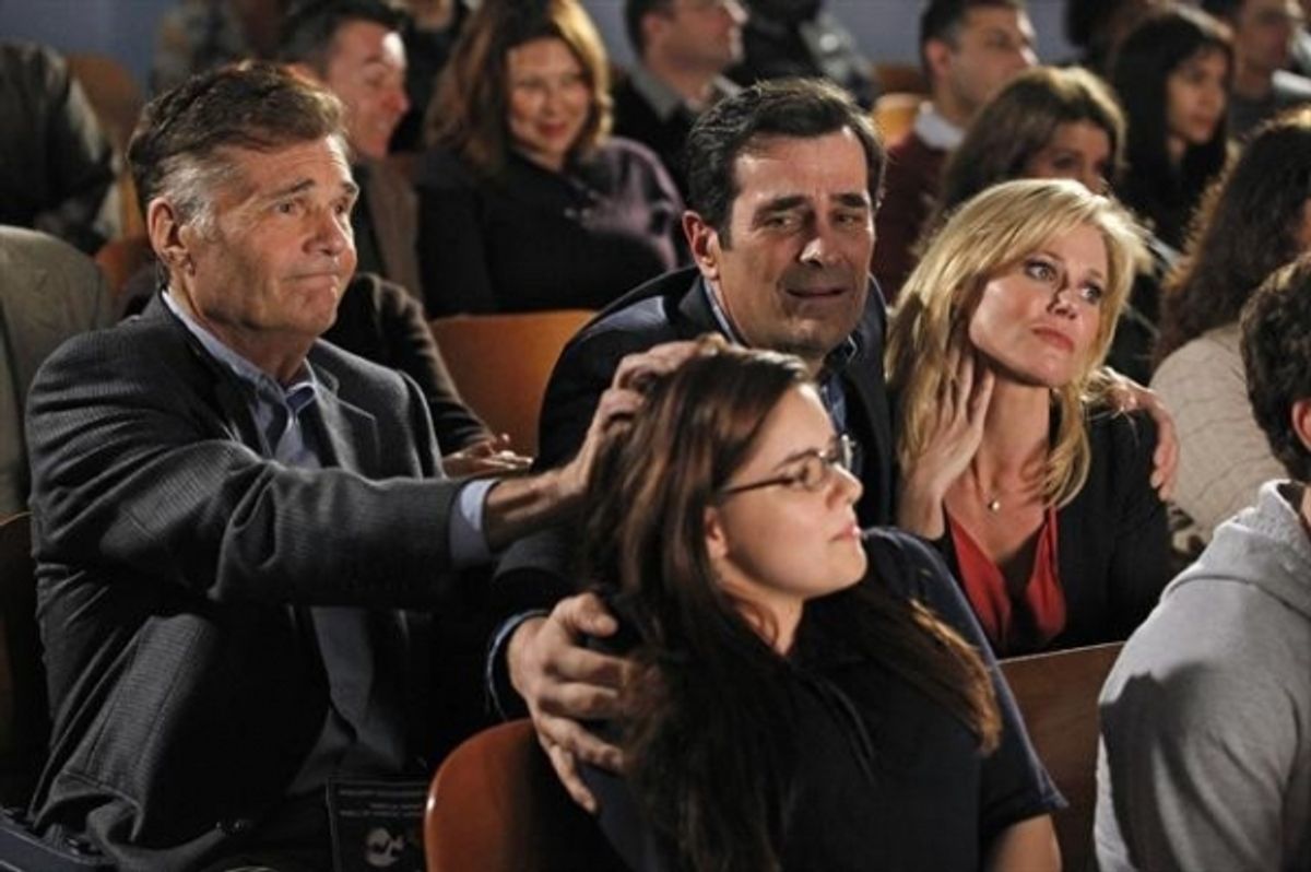 FRED WILLARD, ARIEL WINTER, TY BURRELL, JULIE BOWEN at 