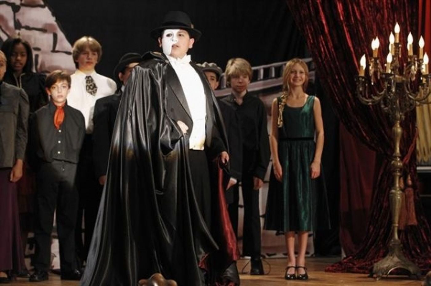 Photo Flash: MODERN FAMILY Does PHANTOM!  Image