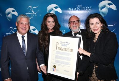 Cameron Mackintosh, Sarah Brightman, Hal Prince with Katherine Oliver the Commissione Photo