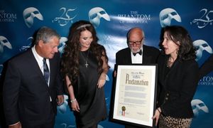 Cameron Mackintosh, Sarah Brightman &  Hal Prince with Katherine Oliver the Commissio Photo