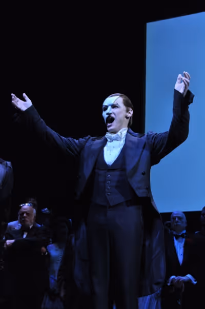 Hugh Panaro
 Photo