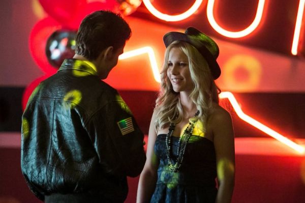  Paul Wesley, Claire Holt Photo