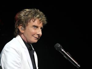Barry Manilow Photo