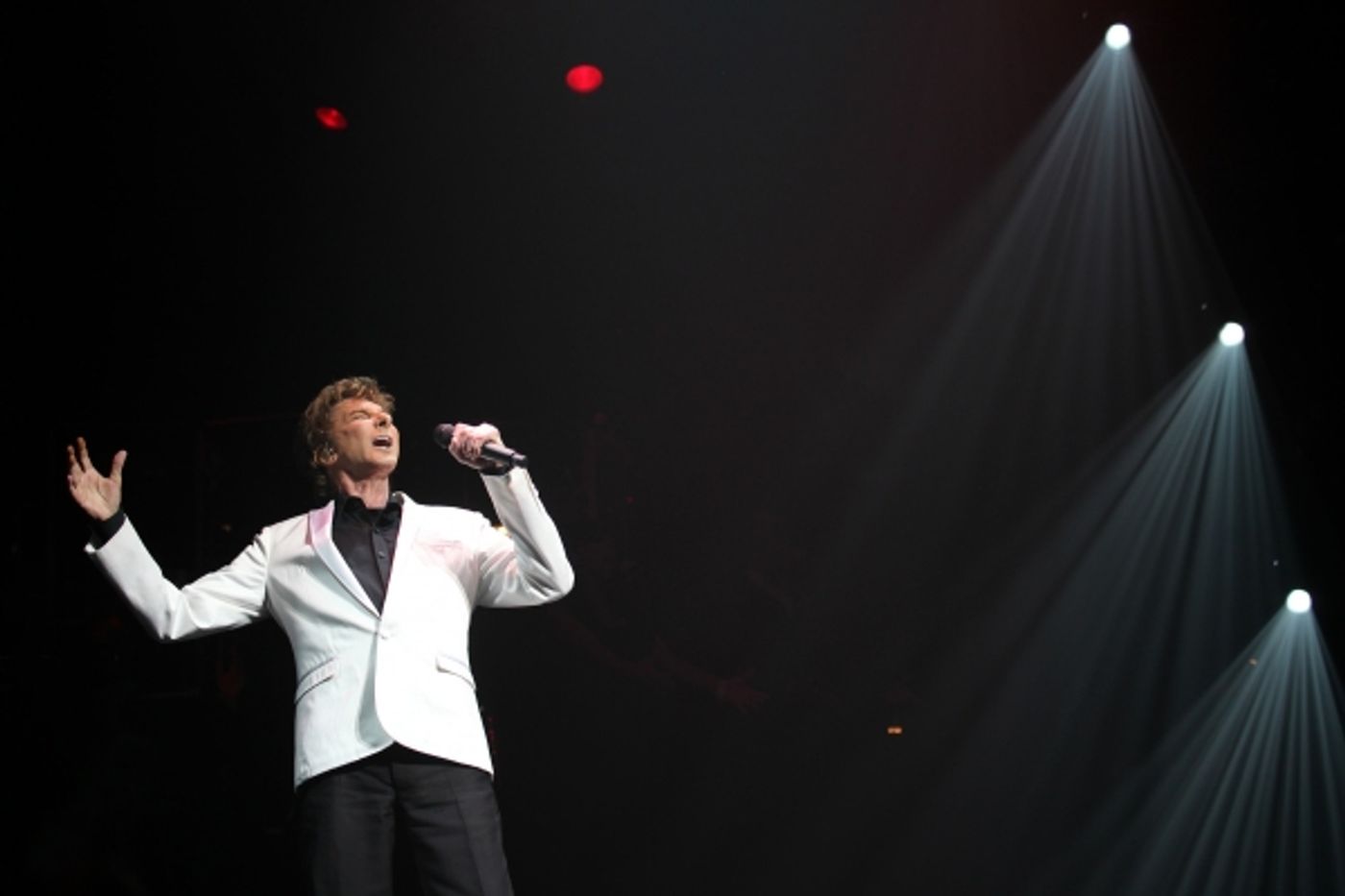Photo Coverage: MANILOW ON BROADWAY's Opening Night Curtain Call and Encore!  Image