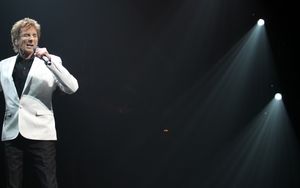 Barry Manilow @ BroadwayWorld Barry Manilow Photo