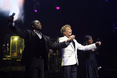 Kyle Brackett, Barry Manilow & Sharon Hendrix  Photo