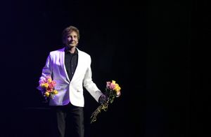 Barry Manilow Photo
