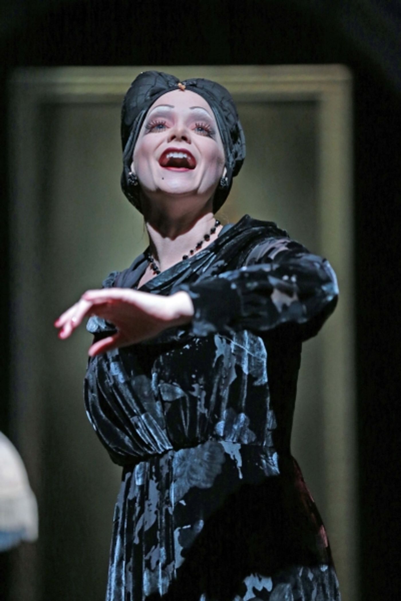 Photo Flash: First Look at Drury Lane Theatre's SUNSET BOULEVARD  Image