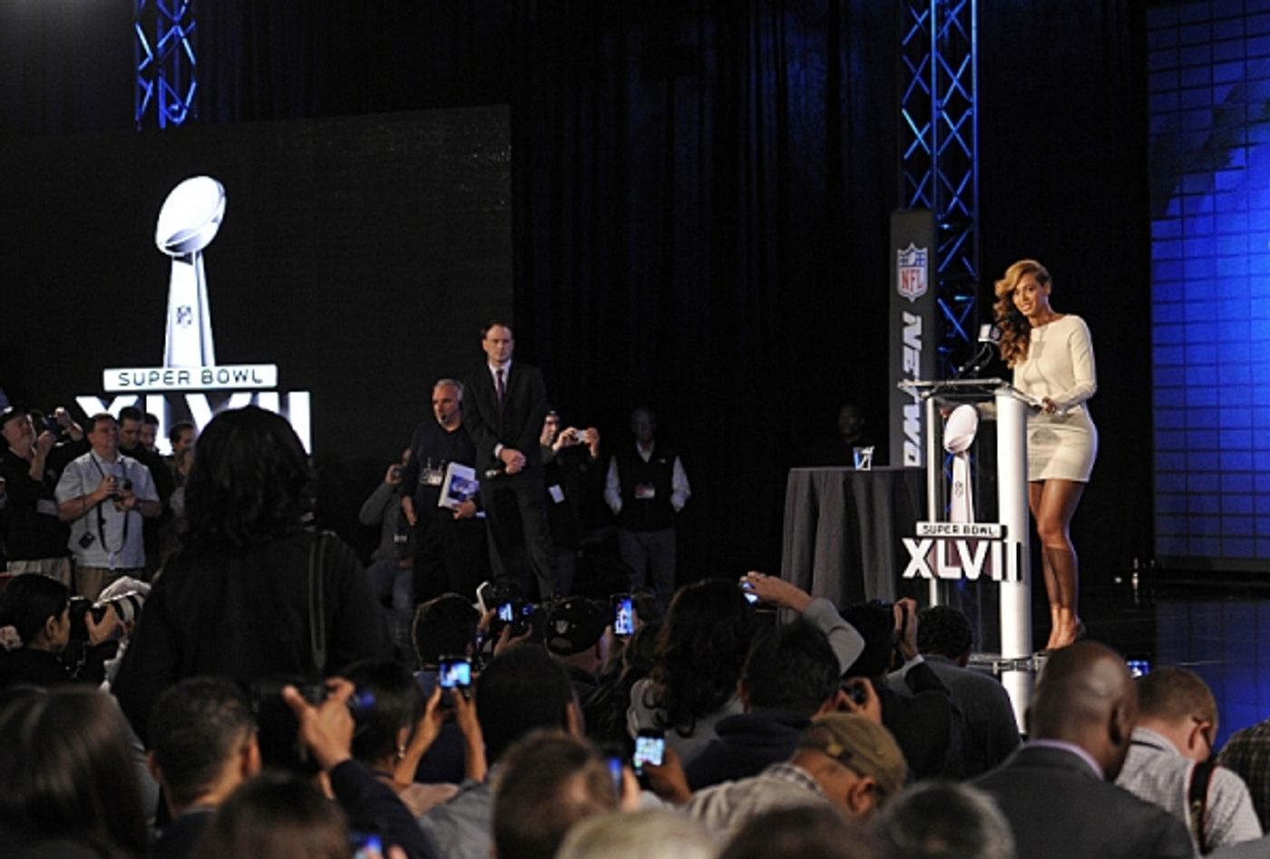Photo Flash: 'Any Questions?'; Beyonce Addresses Lip-Gate at SUPER BOWL Press Conference Photo Flash: 'Any Questions?'; Beyonce Addresses Lip-Gate at SUPER BOWL Press Conference Image