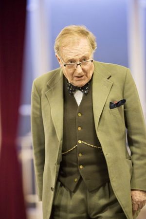 Robert Hardy Photo