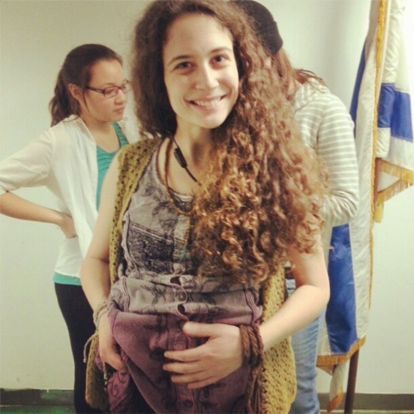 Photo Flash: Saturday Intermission Pics, Feb 2 - NEWSIES' Take on HBO's GIRLS, Max von Essen in GAY BRIDE OF FRANKENSTEIN and More!  Image