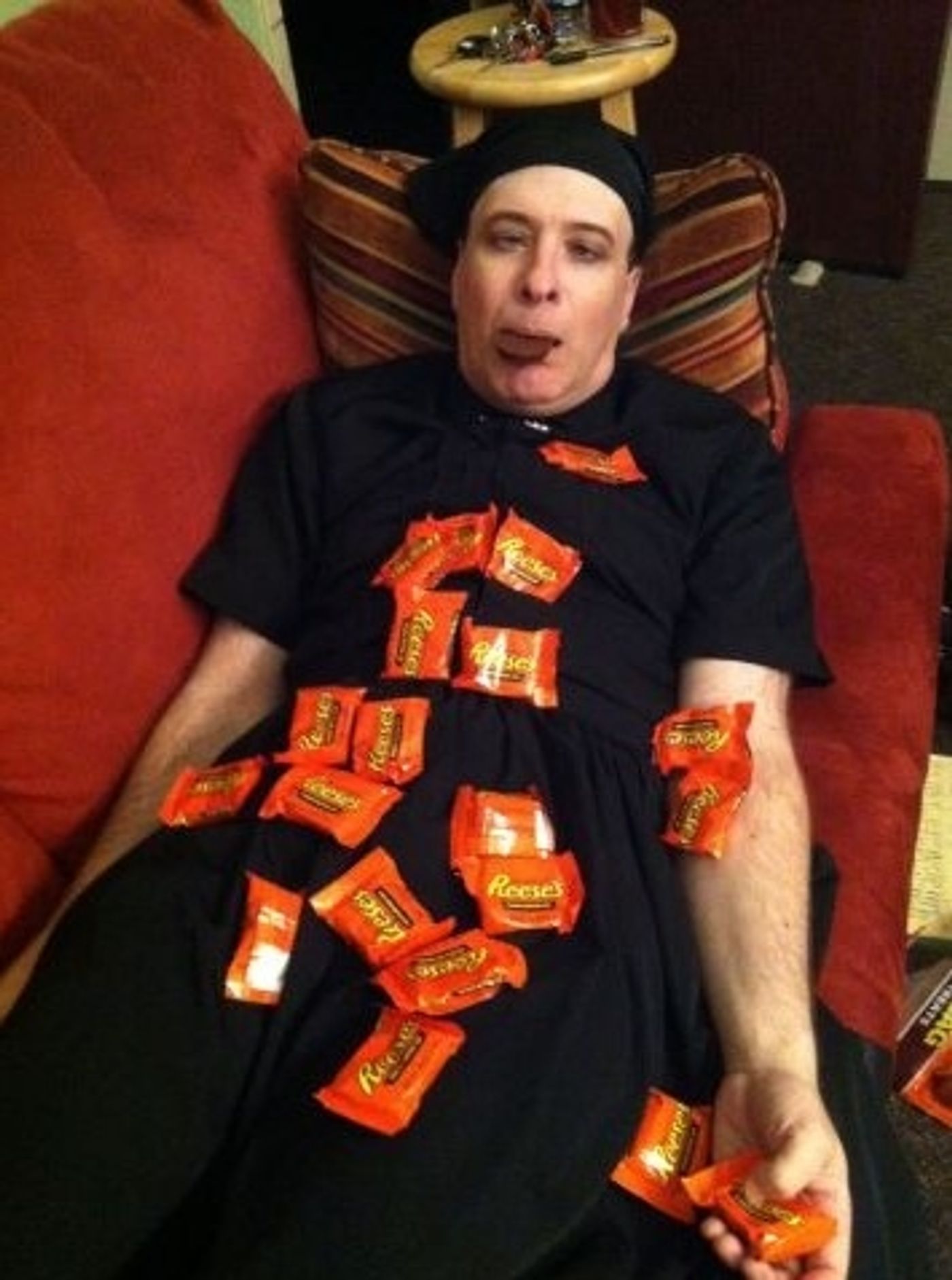 Photo Flash: Saturday Intermission Pics, Feb 2 - NEWSIES' Take on HBO's GIRLS, Max von Essen in GAY BRIDE OF FRANKENSTEIN and More!  Image