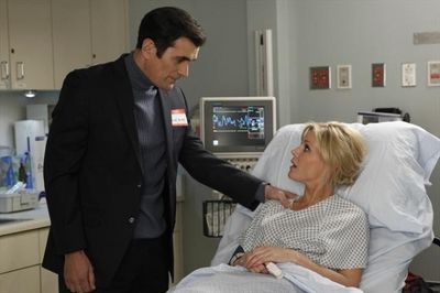 TY BURRELL, JULIE BOWEN Photo