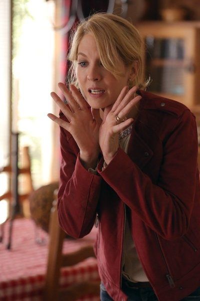 Jenna Elfman Photo