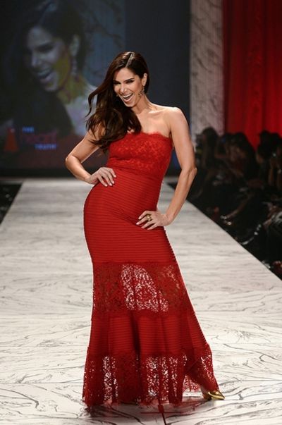 Roselyn SÃƒÂ¡nchez in Tadashi Shoji (Photo by Getty Images for Heart Truth) Photo