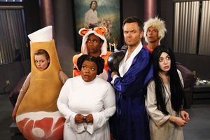 Gillian Jacobs, Yvette Nicole Brown, Donald Glover, Joel McHale, Alison Brie Photo