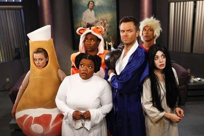 Gillian Jacobs, Yvette Nicole Brown, Donald Glover, Joel McHale, Alison Brie Photo