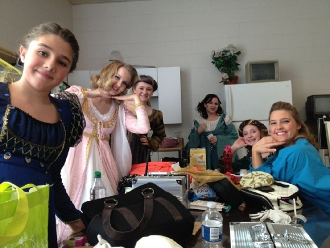 Photo Flash: Saturday Intermission Pics, Feb 9 - Broadway Snowman, ANNIE's Entourage, HAIR Does MOTOWN and More! Photo Flash: Saturday Intermission Pics, Feb 9 - Broadway Snowman, ANNIE's Entourage, HAIR Does MOTOWN and More! Image